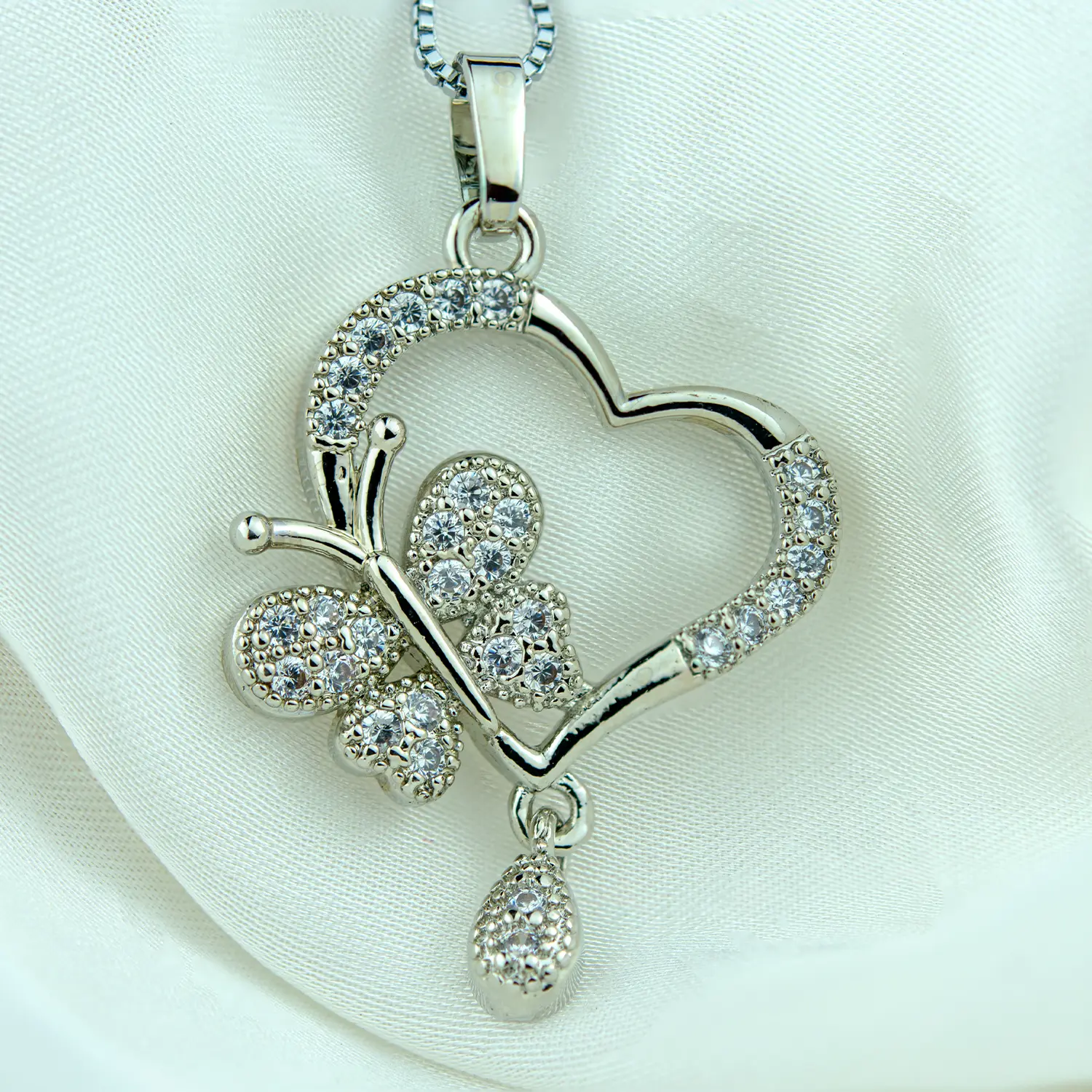 Flutter Heart pendant close-up with zirconia detail