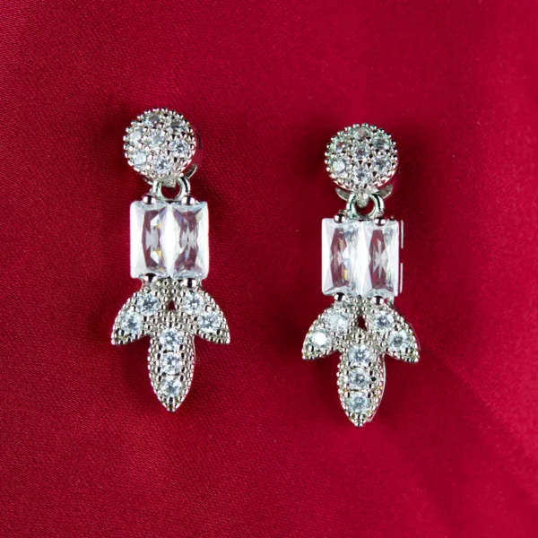 Floral jewellery set earrings close-up